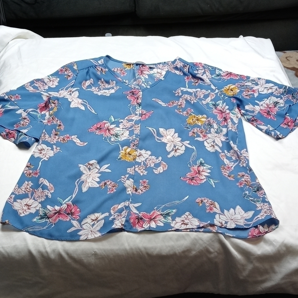 Valerie Stevens womens v-neck floral blouse